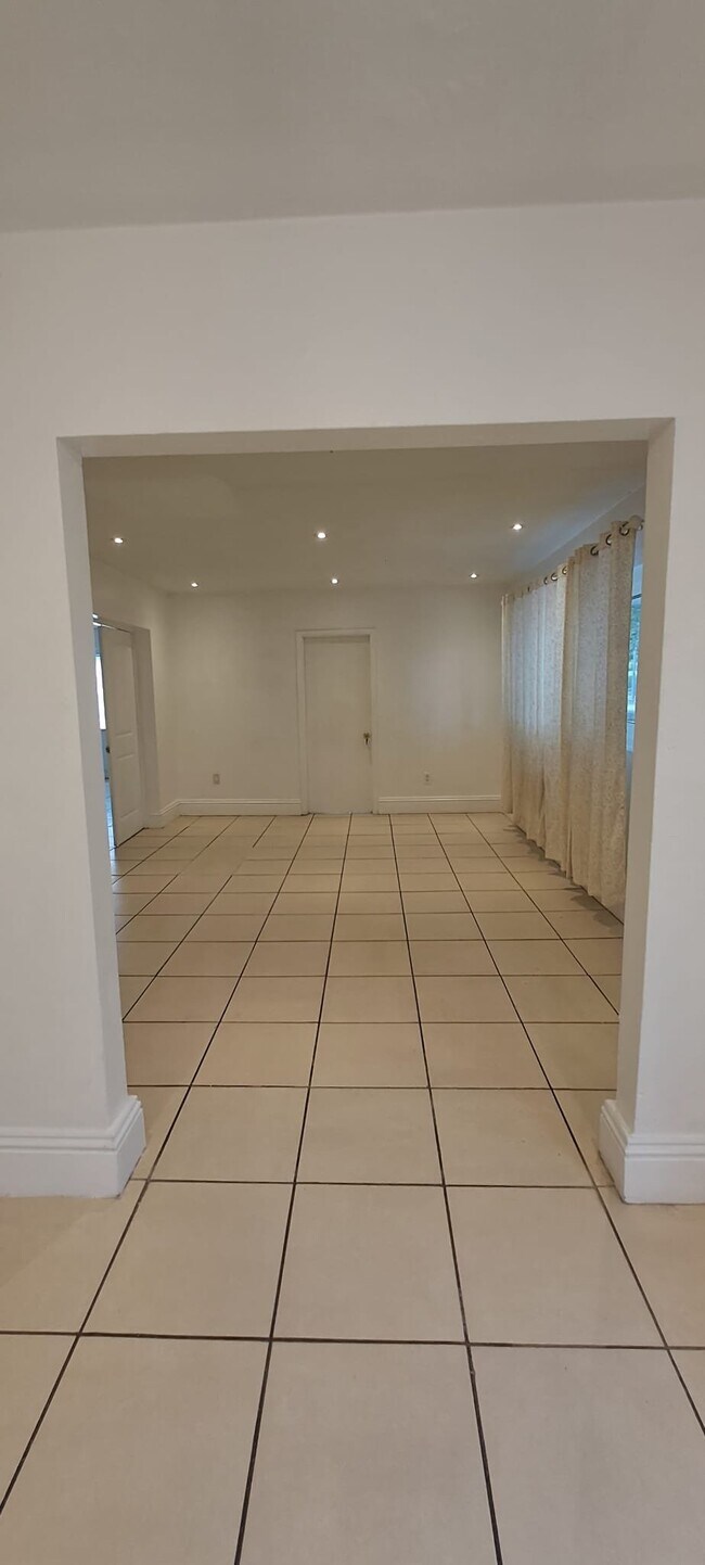 Building Photo - 3030 NW 68th St