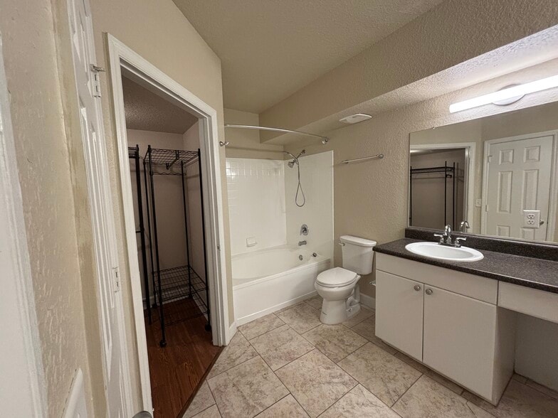 Building Photo - 206 E South St