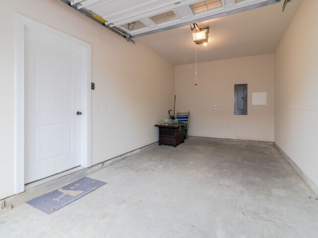 Building Photo - Spacious Furnished 4BR Townhome with First-Floor Owner’s Suite Near Rehoboth Beach - Sawgrass