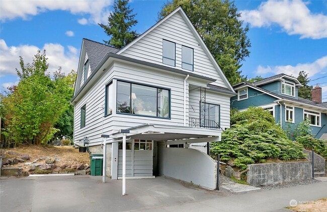 Primary Photo - 1bd/1ba Seattle Triplex