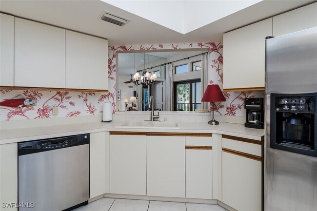 Building Photo - 6545 Valen Way