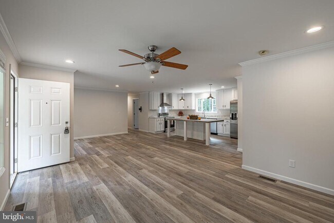 Building Photo - 307 Larkspur Rd