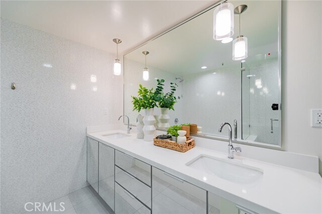 Building Photo - 482 S Arroyo Pkwy