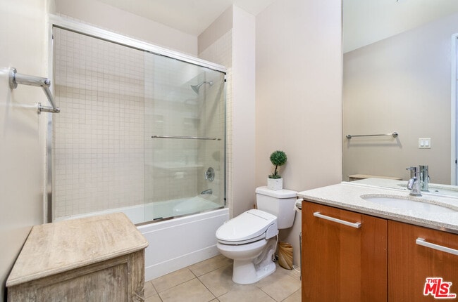 Building Photo - 801 S Grand Ave