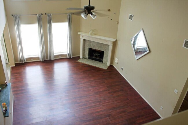 Building Photo - 8511 Cross Country Dr