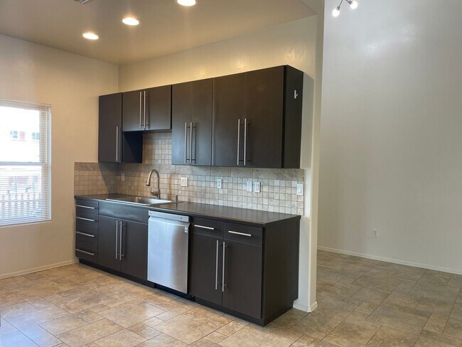 Building Photo - 4th1046#2