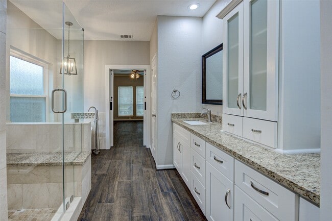 Building Photo - 3422 Mesquite Dr