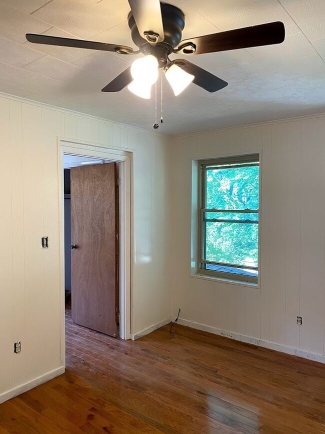 Building Photo - 5603 Fair Oaks St