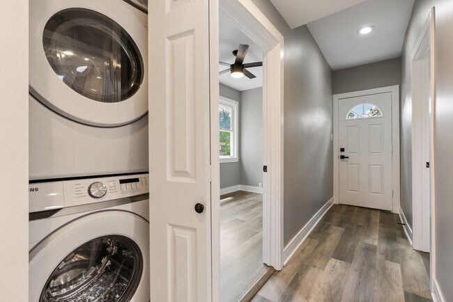 Building Photo - 4624 N Springfield Ave