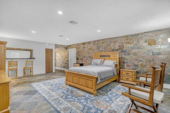Building Photo - 10780 Anderson Ln