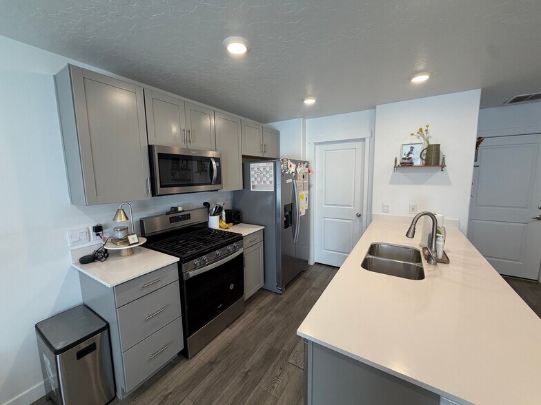 Building Photo - 652 N Canvasback Dr