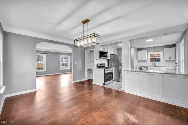 Building Photo - 16809 Scottsdale Blvd