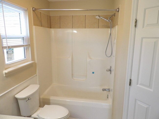 Building Photo - 107 Shannon Ln