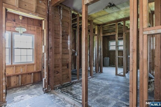 Building Photo - 326 Ramapo Valley Rd