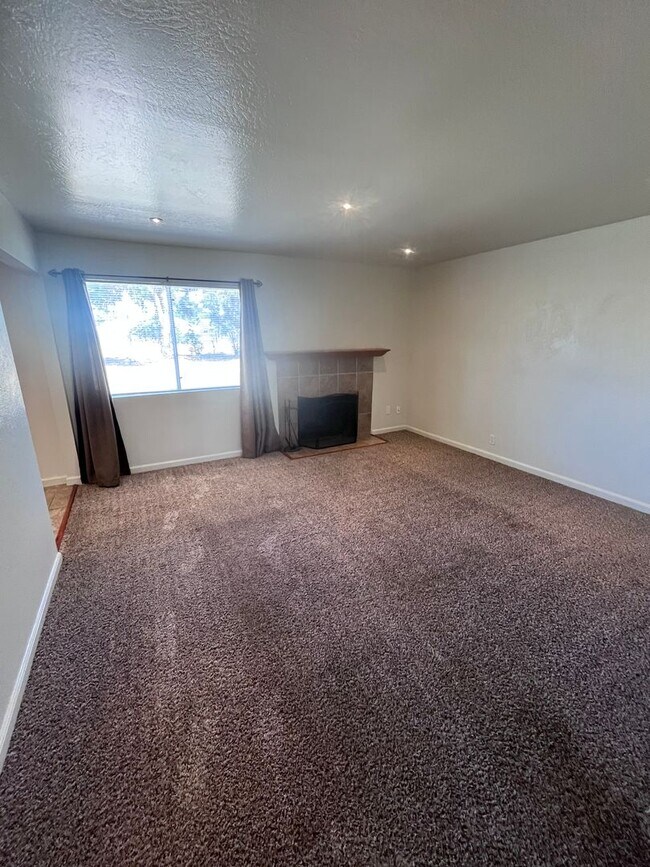 Building Photo - NICE HOME IN SACRAMENTO!!