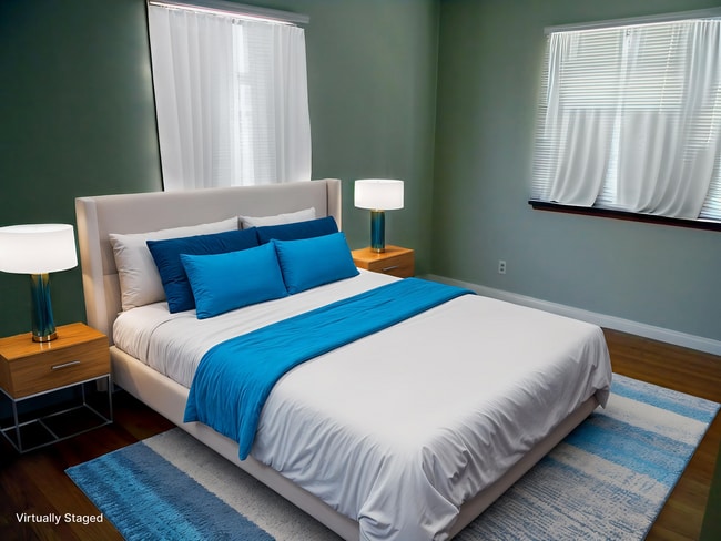 Building Photo - 1202 E Everett Pl