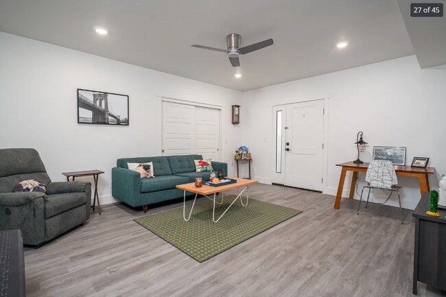 Building Photo - Stunning 5-bedroom, 4.5-bath home