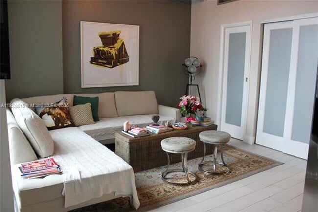 Building Photo - 690 SW 1st Ct