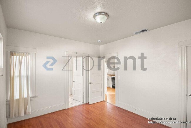 Building Photo - 848 Mead Ave