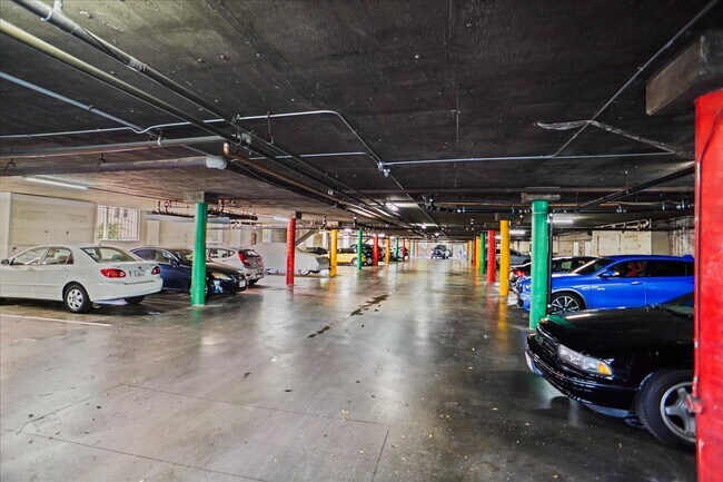 Building Photo - 1339 N Columbus Ave