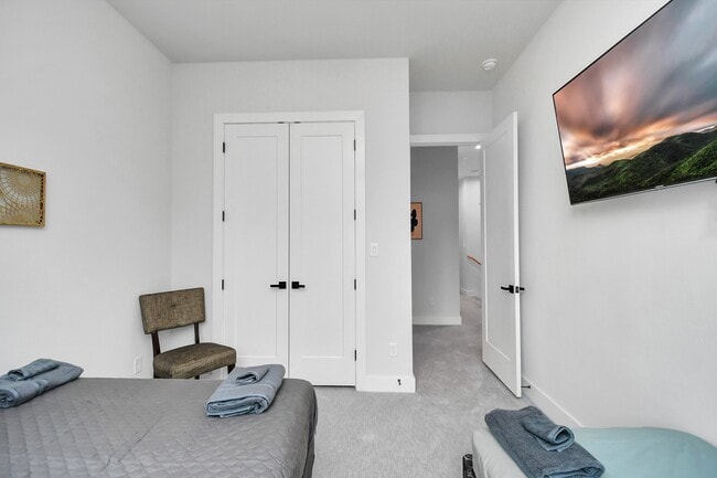 Building Photo - 6115 Campos Dr