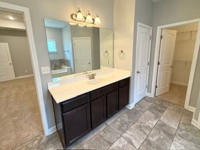 Building Photo - Olive Branch 4 Bedroom 3 Bath Home Available Now!