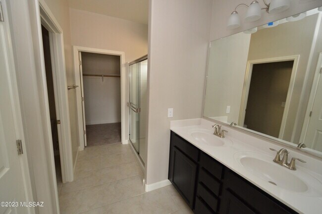 Building Photo - 12175 E Metz Dr