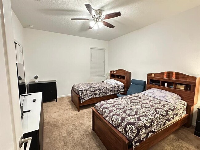 Building Photo - 3222 Stratton Cir