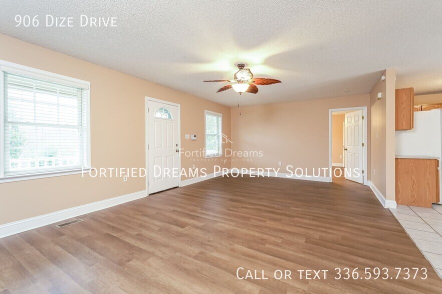 Building Photo - 906 Dize Dr