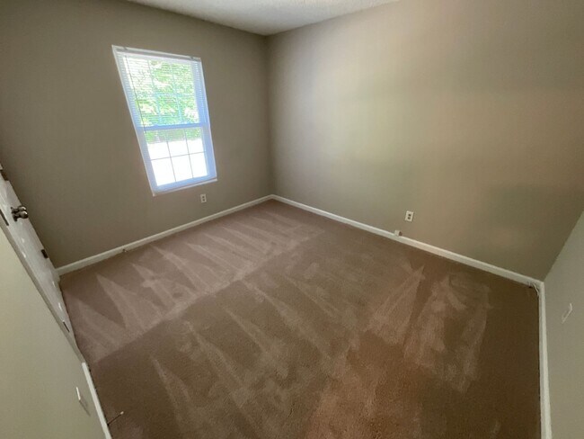 Building Photo - 2709 Ingleside Dr