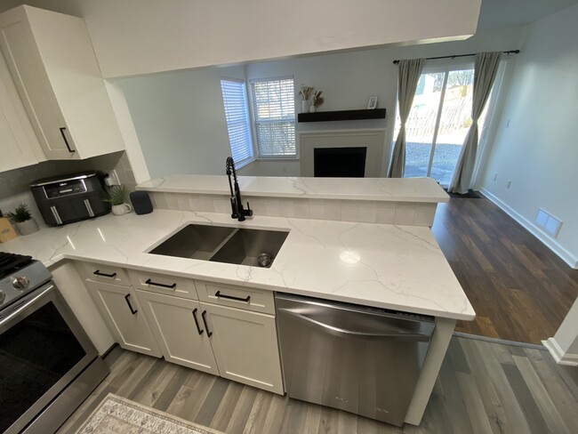 Building Photo - 2200 Parkside Dr