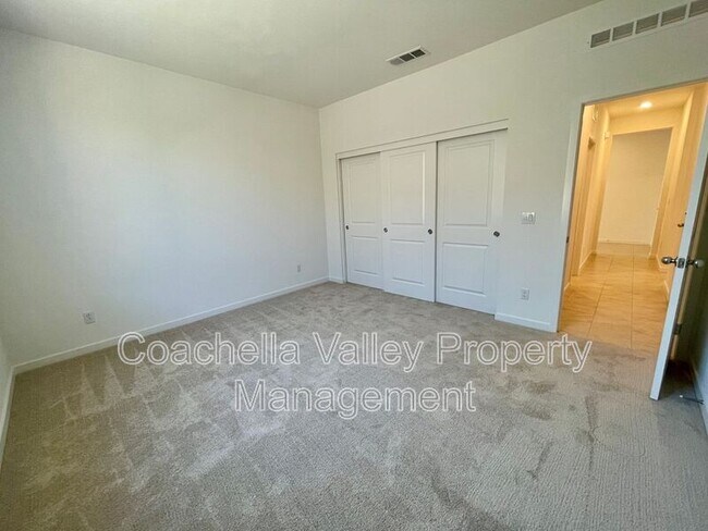 Building Photo - 11611 S Crescent St