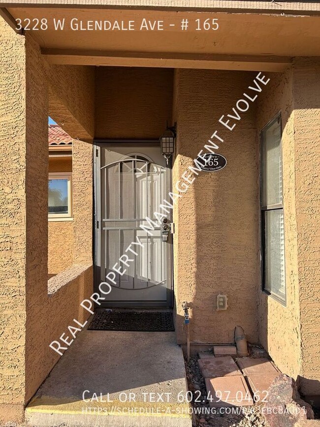 Building Photo - 3228 W Glendale Ave
