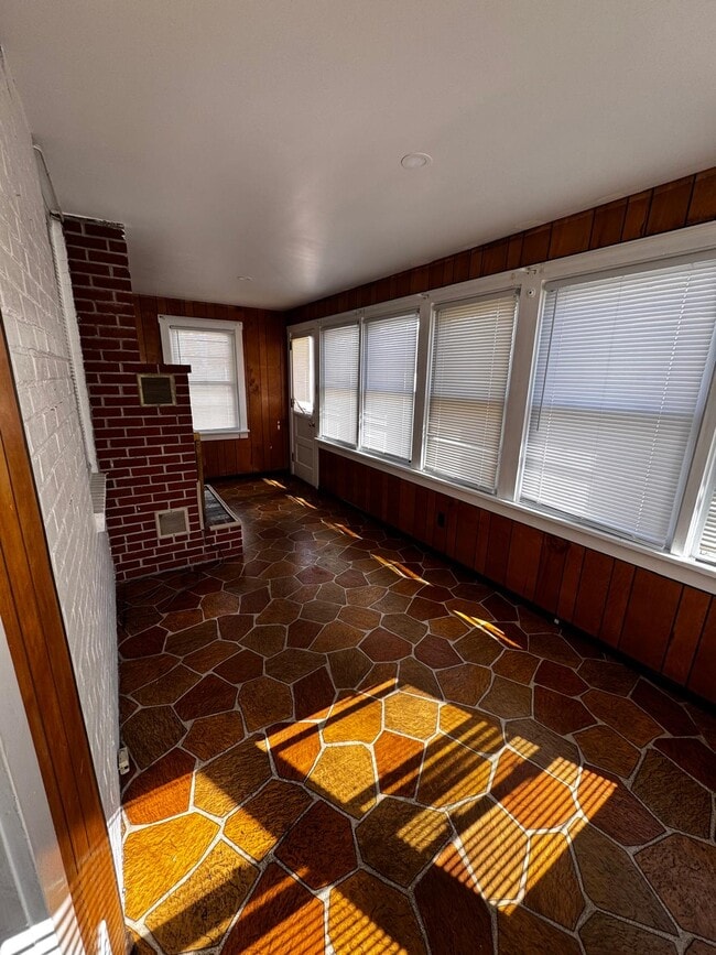 Building Photo - 203 N Reber St