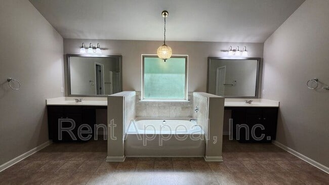 Building Photo - 3523 Woodshade Dr