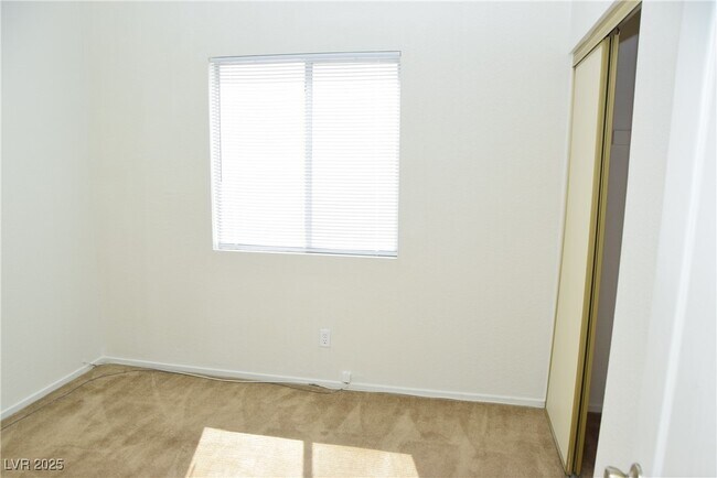 Building Photo - 5453 Desert Valley Dr
