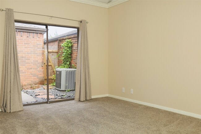 Building Photo - 107 Manor Pl