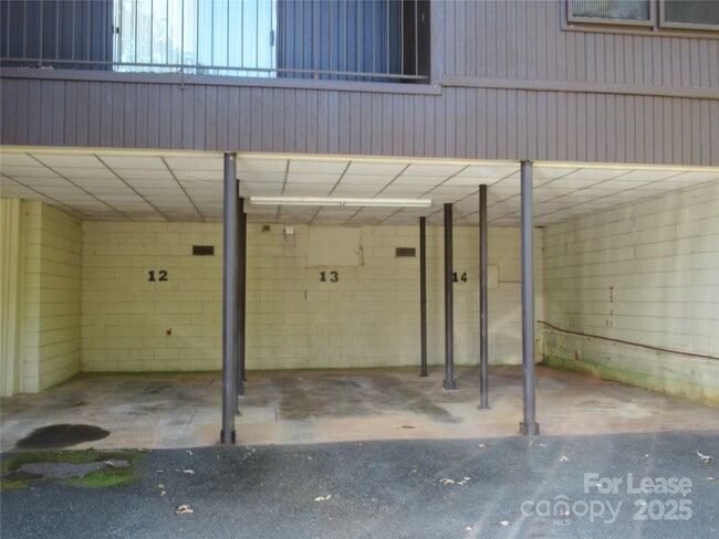 Building Photo - 849 Nottingham Dr