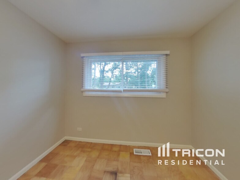 Building Photo - 7924 Oakview Ln