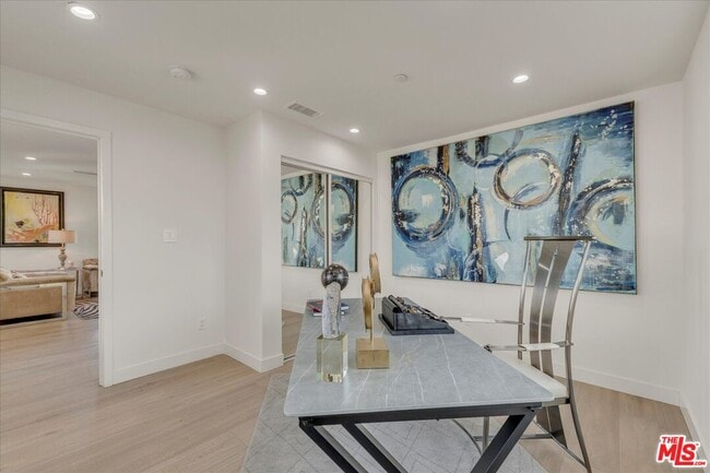 Building Photo - 10347 Hillhaven Ave