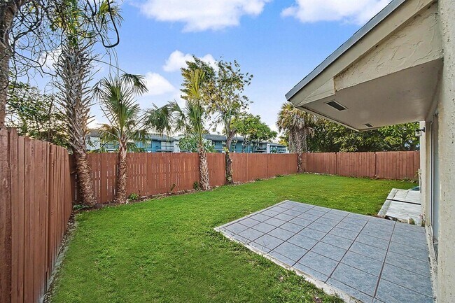 Building Photo - 5789 Woodland Point Dr