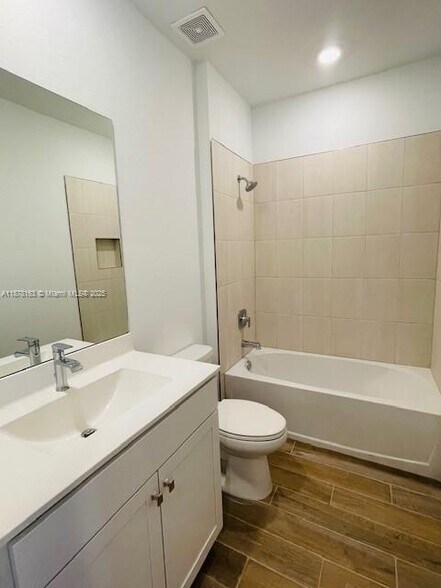Building Photo - 172 SW 171st Ln