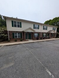 Building Photo - 2BD/1.5BA Townhome in Strawberry Patch Complex of Hickory