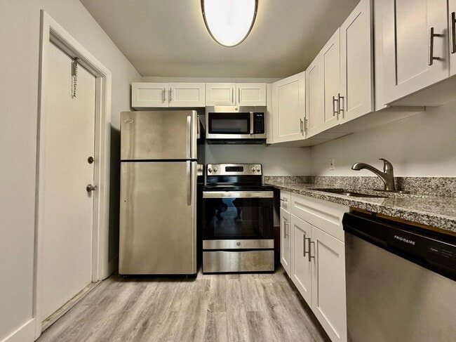 Building Photo - 604 NW 13th St