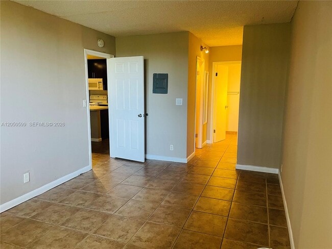 Building Photo - 2401 Riverside Dr