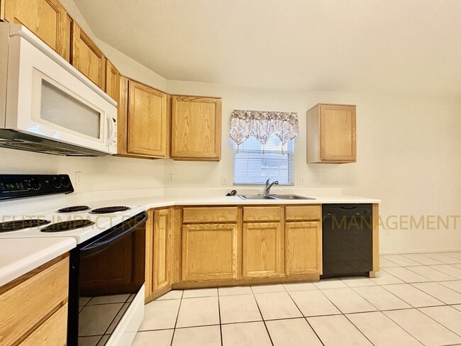 Building Photo - 9073 E Muleshoe St