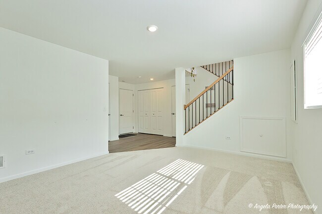 Building Photo - 1004 Neubauer Circle
