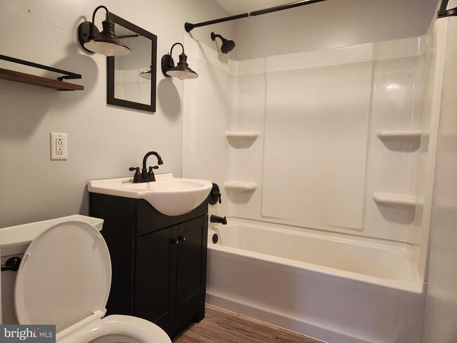 Building Photo - 114 N Pine St