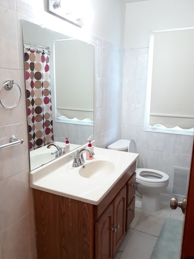 Building Photo - One level living *4Bed*2Bath Single Family Home. Available May 1!