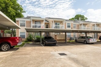 Building Photo - 2750 Holly Hall St
